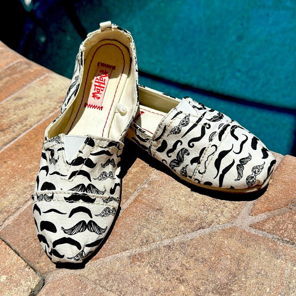 Mad Love Mustache Canvas Slip On Flats Shoes size 5/6